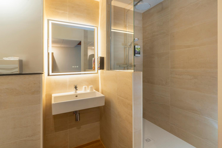 Bathroom 2, Hotel Restaurant Inter Hotel Otelinn, Calvados
