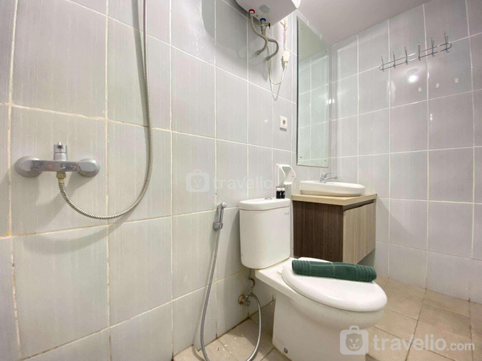 Bathroom 3, Spacious & Homey 2BR Newton Residence By Travelio, Bandung