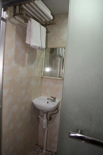 Bathroom 10