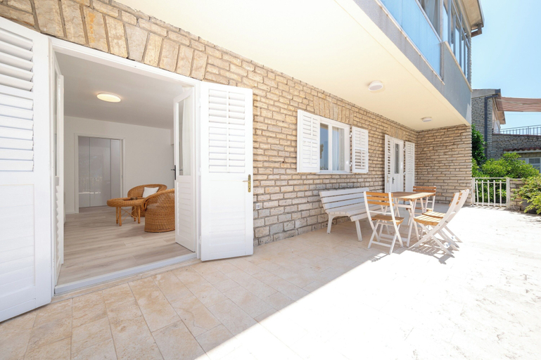 Others 5, Beachfront apartments Nincevic, Trogir