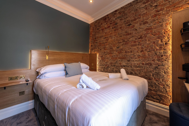 Bedroom 3, The Crown Pub & Guesthouse, London