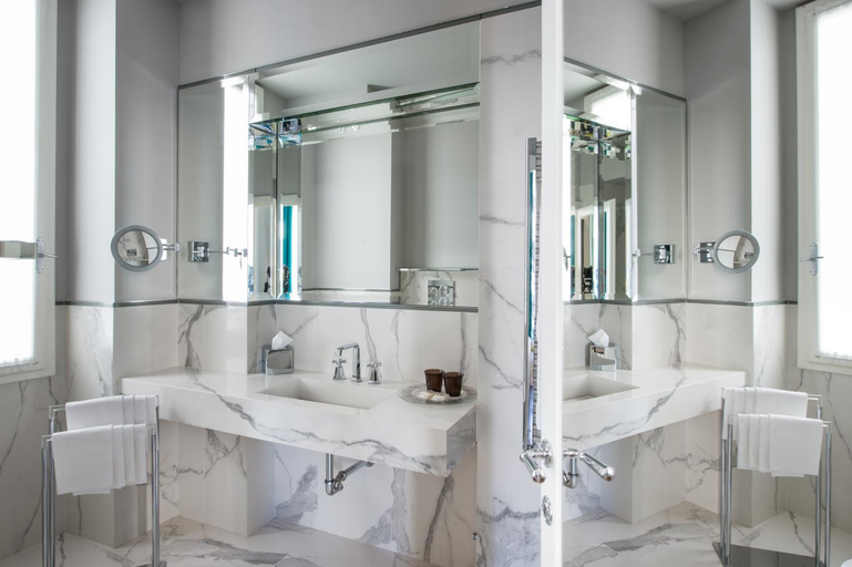 Bathroom 5, Grand Hotel Francia e Quirinale, Pistoia