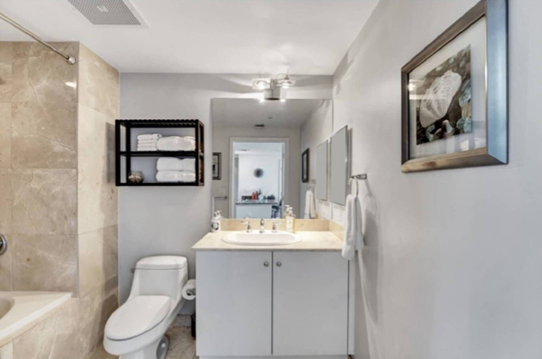 Bathroom, 309n Sunrise Suite1 Bedroom, Pools, Jacuzzi, Beach, Shops & Dog Friendly, Palm Beach