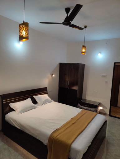 Others 3, Hotel Pearl, Solapur