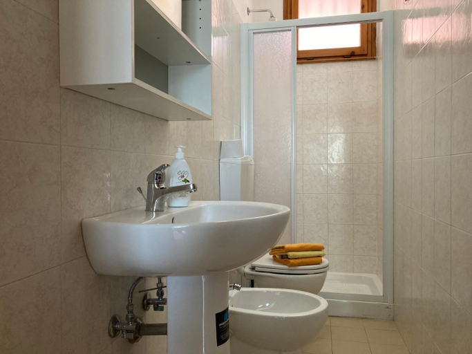 Bathroom, Lovely flat in the center of Rosolina Mare, Rovigo
