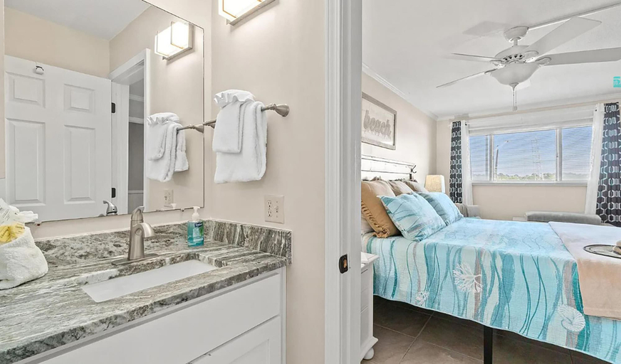 Bathroom, The Summit 312, Bay