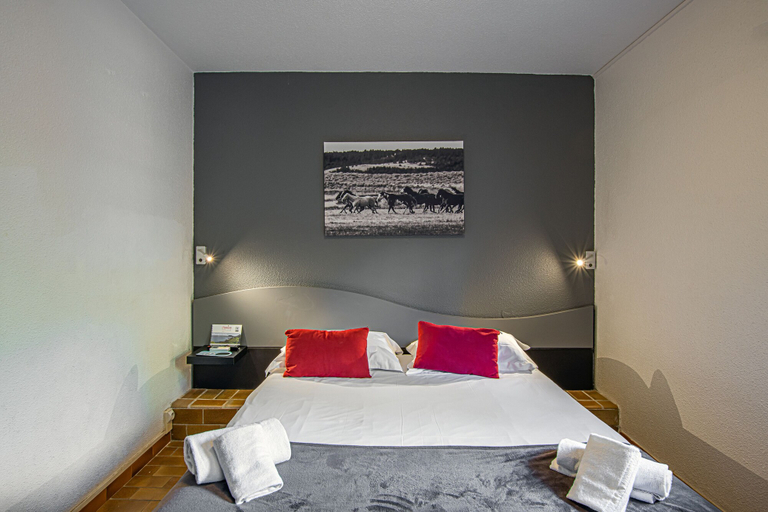 Bedroom 4, Marina Hotel Club, Var