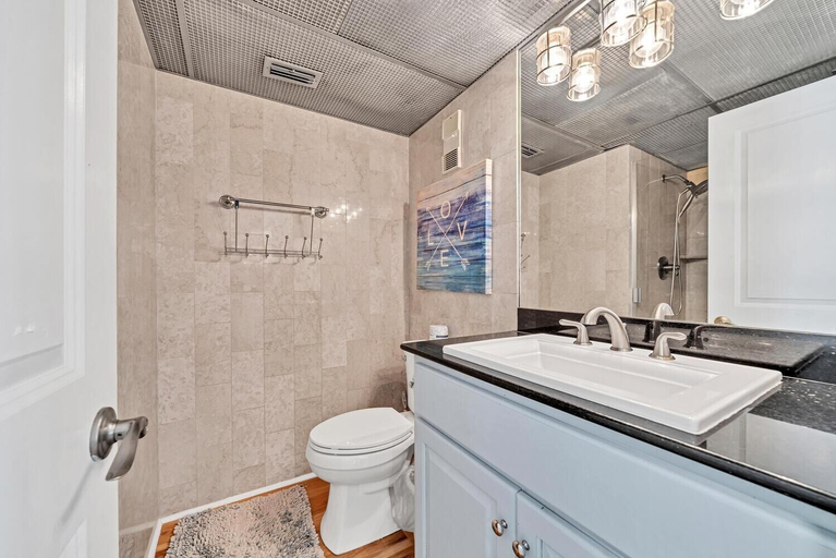 Bathroom, Edgewater Tower 2-404, Bay