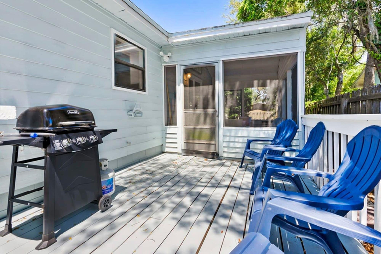 Room 5, Walk to Beach BBQ Screened Patio Beach Gear, Saint Johns