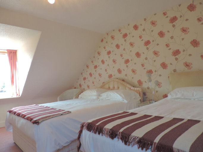 Bedroom 4, Waverley Hotel, Highland