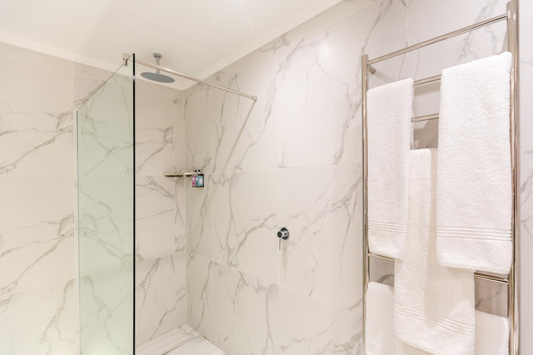 Bathroom 5, Cape Town Lodge Hotel, City of Cape Town