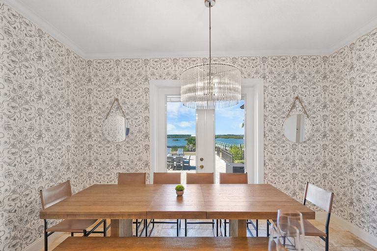 Room 5, Waterfront Home w Patio Heated Pool Dock Beach, Saint Johns