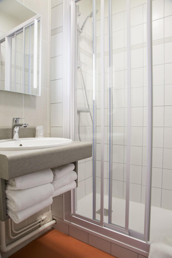 Bathroom 5, Logis Hotel Restaurant Chaptal, Amboise, Indre-et-Loire
