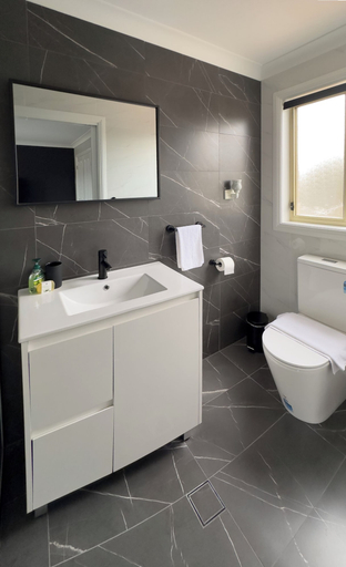 Bathroom 4, Kozyguru | Prestons Dream Holiday House + Parking, Liverpool - West