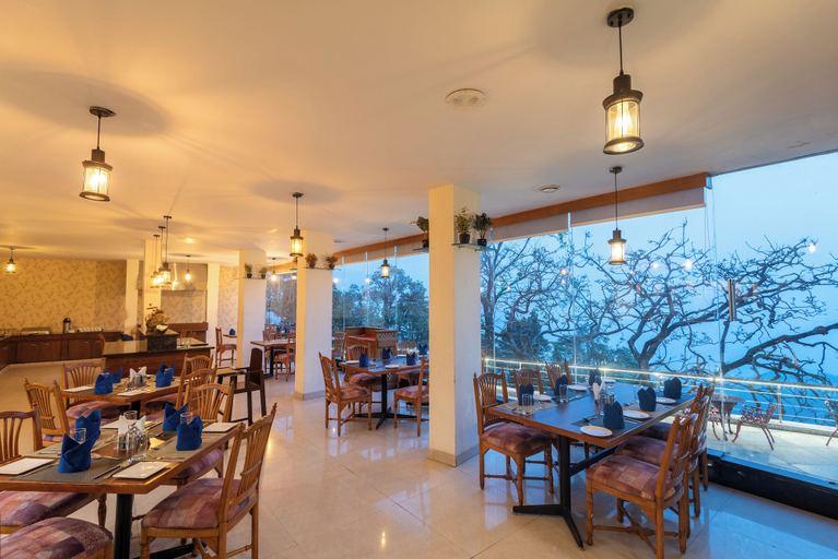 Food & Drinks 5, Green Castle Mall Road, Dehradun