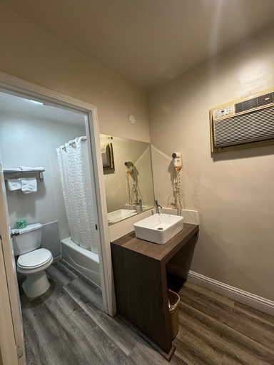 Bathroom 4, Friendship Motor Inn, Los Angeles