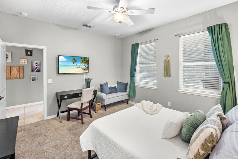 Room 3, Pool Hot Tub Dock Walk to Beach Beach Gear, Saint Johns