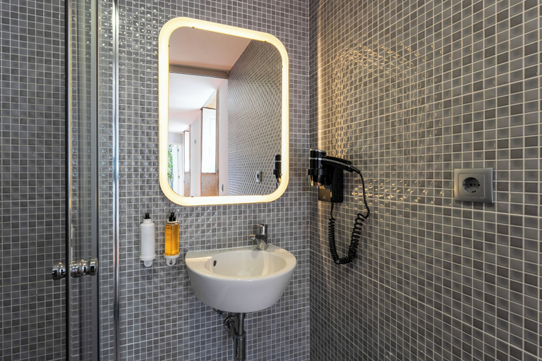 Bathroom 3, Feel Porto Ribeira Vintage Duplex, Porto