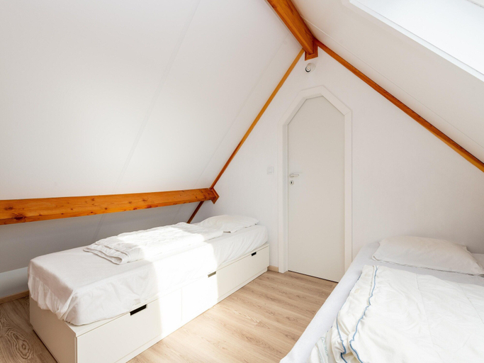 Room 5, Holiday Home in Koksijde Near Sint-andre Beach, West-Vlaanderen
