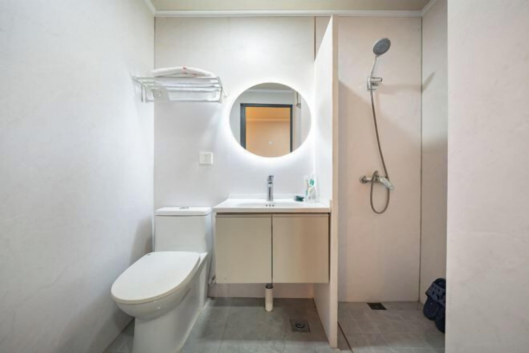 Bathroom 3, Manfulou Hotel (Shanghai Jing'ansi), Shanghai