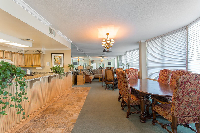 Food & Drinks, Shores Club by Distinctive Beach Rentals, Volusia