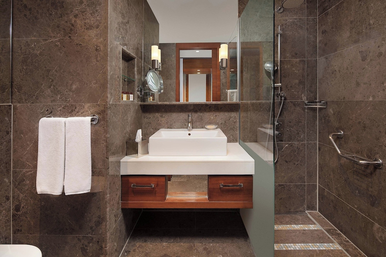 Bathroom 4, Sheraton Istanbul Atakoy Hotel, Bakırköy
