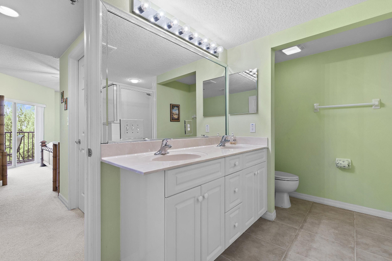 Bathroom 4, Oceanwalk 10-304, Volusia