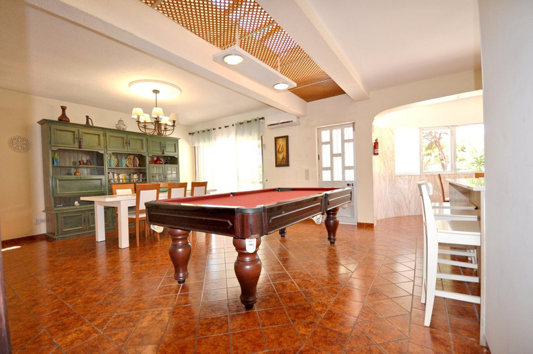 Others 5, Walking Distance to the Centre - Snooker Table - Private pool - 5 bedrooms, Loulé