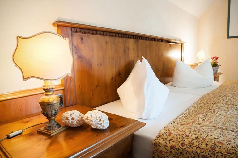 Bedroom 3, Landgasthof & Hotel Jagdhof, Vorpommern-Rügen