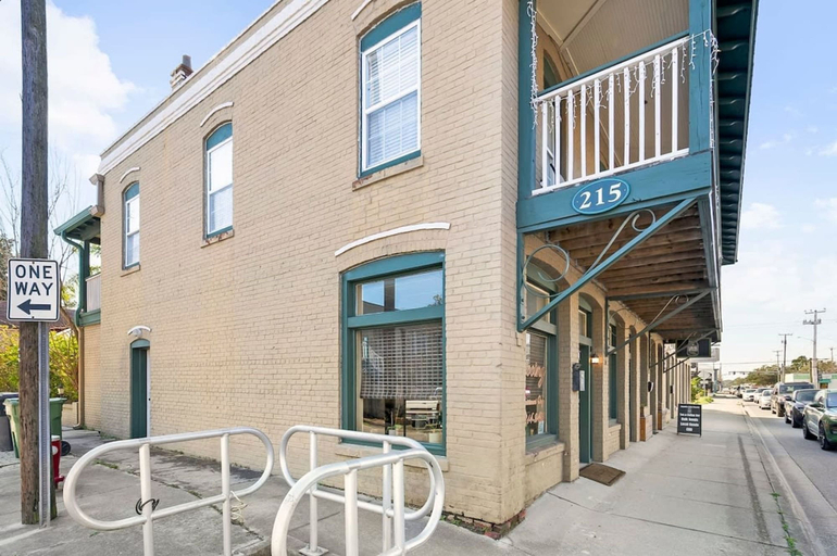 Room 3, Free Parking Big Patio Next to Restaurants Bars, Saint Johns