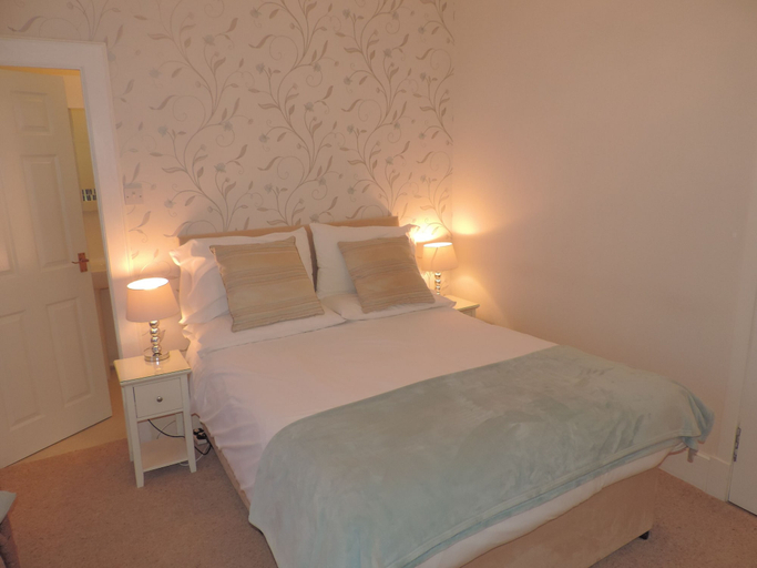 Bedroom 5, Waverley Hotel, Highland