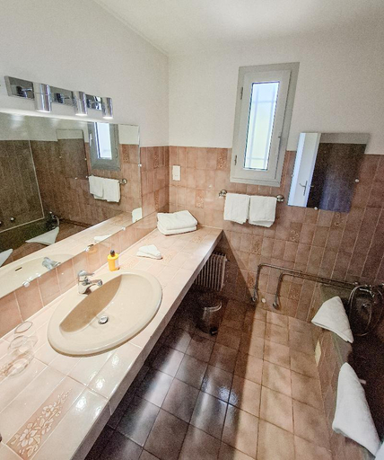 Bathroom 4, Les Vergers de Saint-Paul, Alpes-Maritimes
