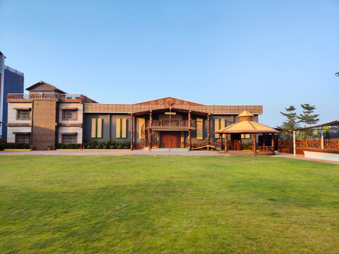 Exterior & Views
