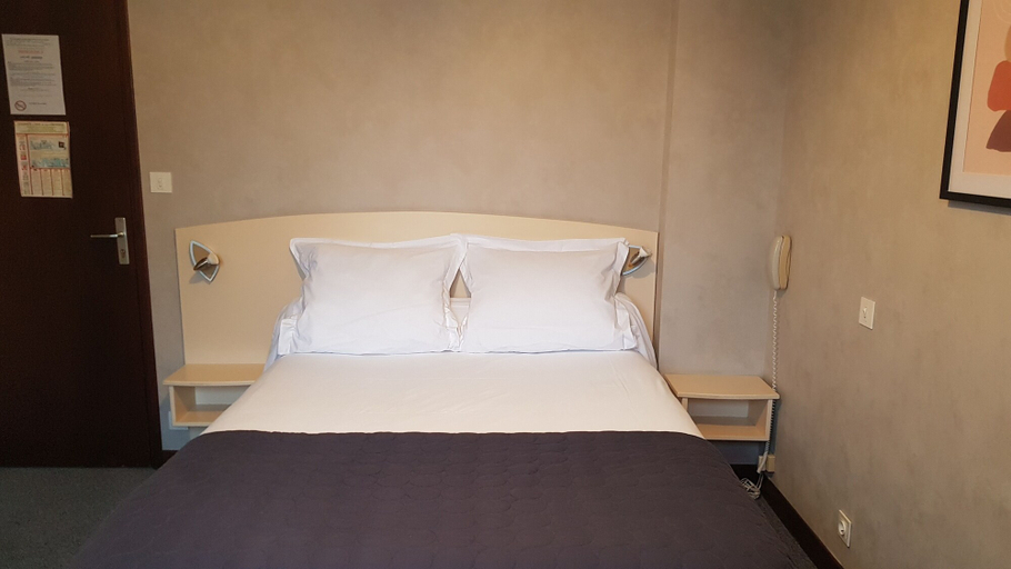 Bedroom 2, Relais de Fréjeroques, Aveyron