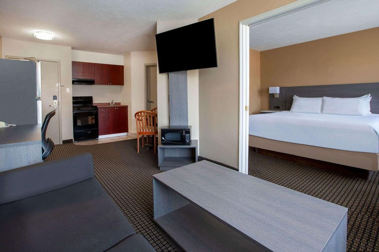 Bedroom 3, Days Inn & Suites by Wyndham Moncton, Westmorland