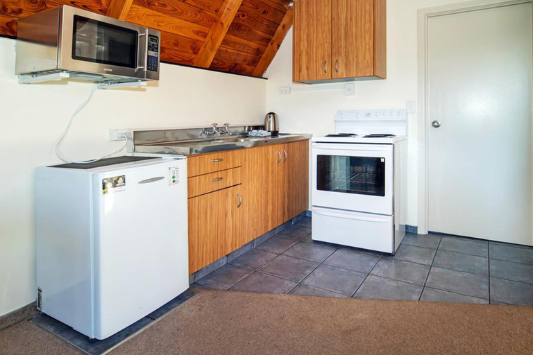 Others 4, Mountain Chalet Motels, Mackenzie