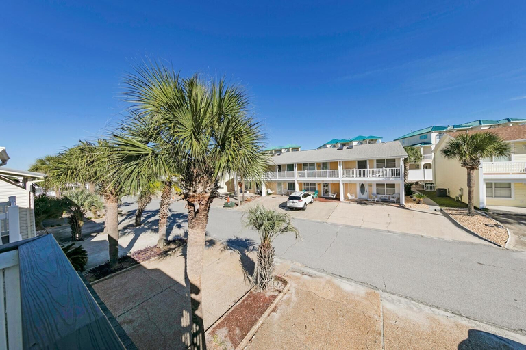 Exterior & Views 2, All Decked Out on PCB, Bay