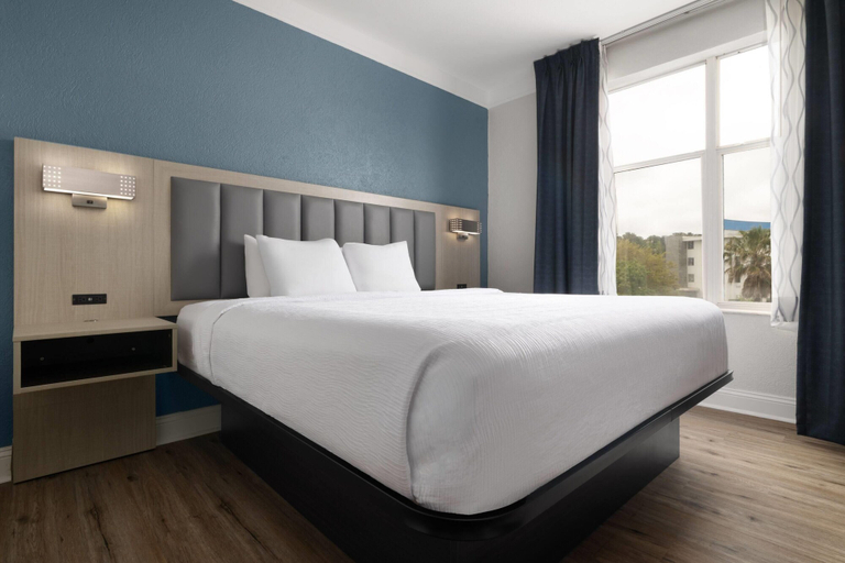 Bedroom 4, Wingate by Wyndham Savannah Gateway, Chatham