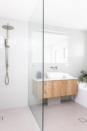 Bathroom 2, Little Birdie, Tweed Heads