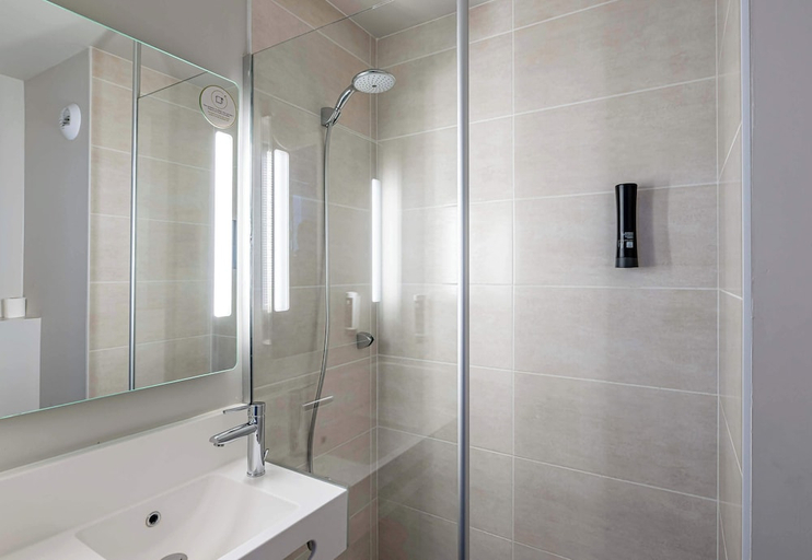 Bathroom 4, B&B Hotel Bordeaux Le Haillan, Gironde