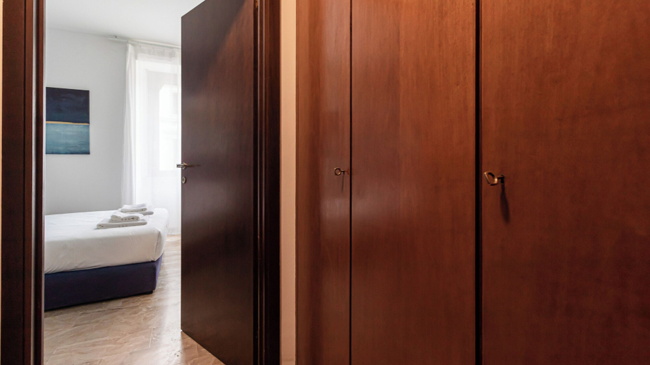 Others 5, Italianway - Palazzi 6 C, Milano