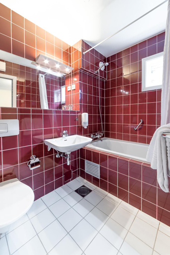 Bathroom 4, Kronen Gaard Hotel, Sandnes