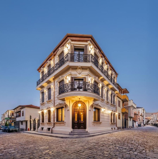 Exterior & Views