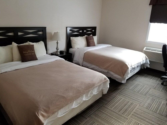 Bedroom 3, Auberge MacDonald Guest Inn, Cochrane