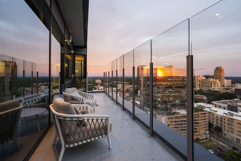 Room 2, High-rise Apt Raleigh Free Parking Sunset View 2, Wake