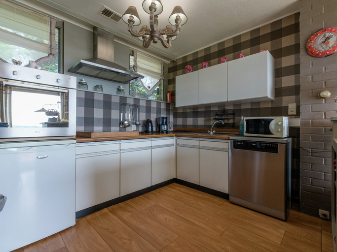 Others 5, Bungalow by High Fens Trails, Liège