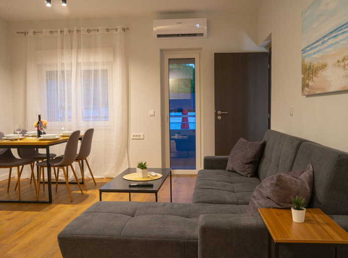 Others 4, Apartments Neli, Okrug