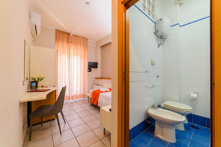 Bathroom 5, Tirreno, Salerno