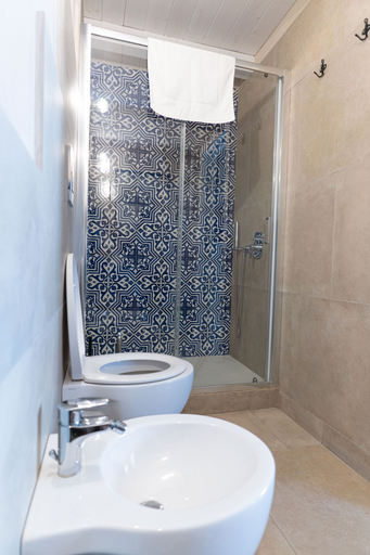 Bathroom 5, Civico 50, Napoli