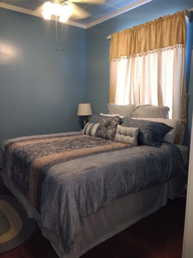 Bedroom 3, Great House Inn